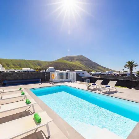 Villa Secret 1 *