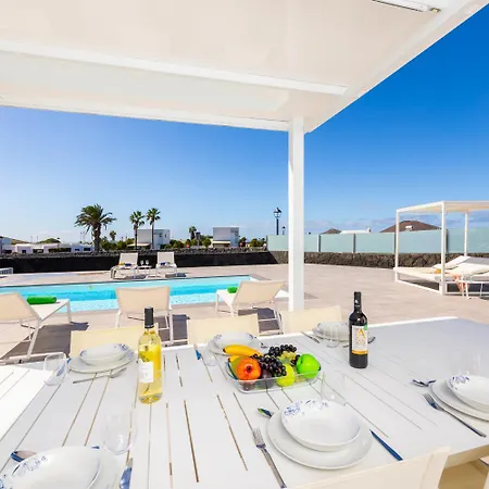 Villa Secret 1 *